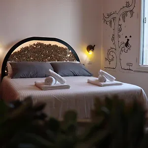  Nocleg ze śniadaniem Liotru Maisonne, With En-suite Bathroom And Shared Bathroom